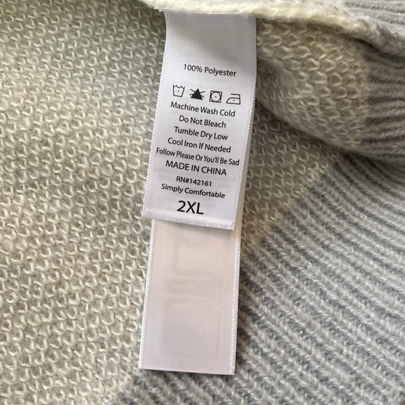 LuLaRoe Gray and Cream Holiday Crewneck Sweater - Picture 10 of 11